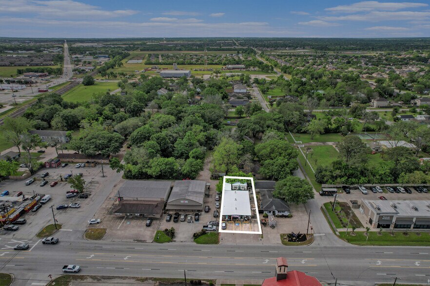 More Photos Of 4214 W Broadway, Pearland Freestanding For Sale