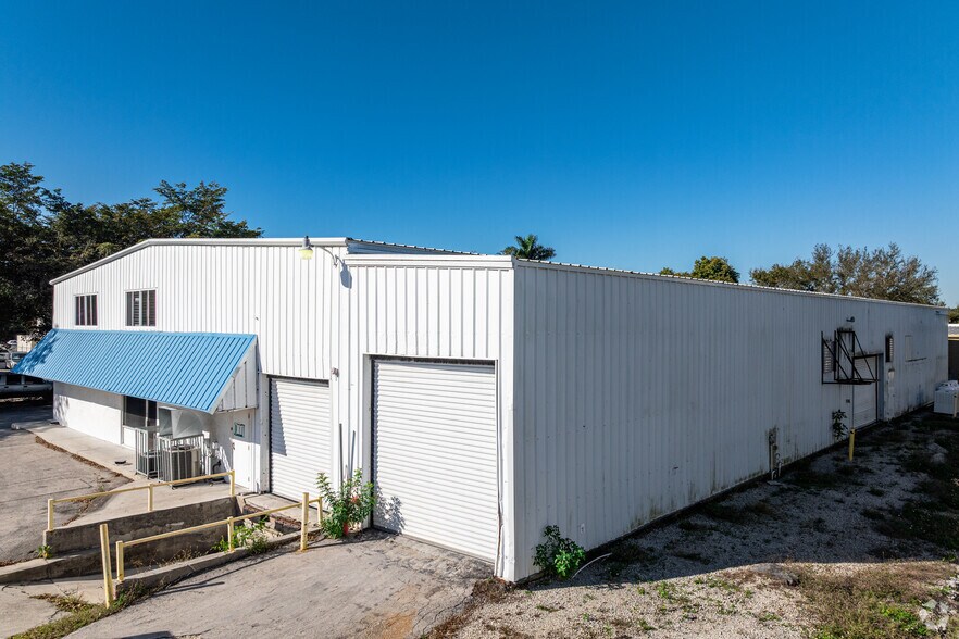 More Photos Of 2221 Corporation Blvd, Naples Light Manufacturing For Sale