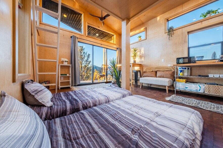 More Photos Of 342 Overlook Ln, Glendale Specialty For Sale