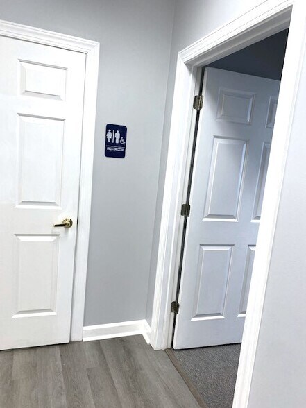 More Photos Of 8402 Six Forks Rd, Raleigh Office For Lease