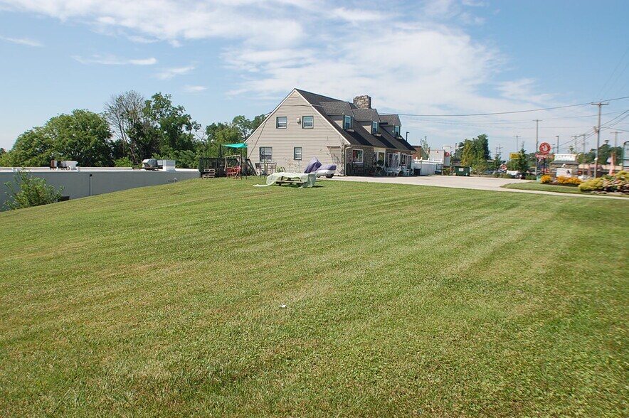 More Photos Of 1835 Delmar Dr, Folcroft Freestanding For Lease