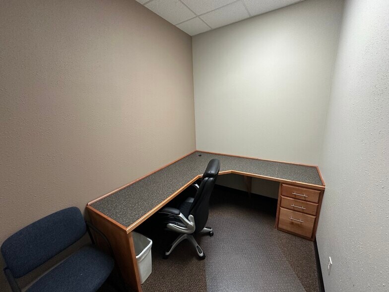 More Photos Of 4600 W Kearney St, Springfield Office For Lease