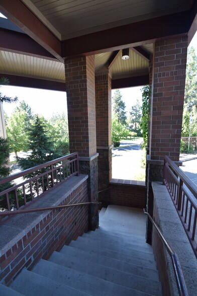 More Photos Of 650 SW Columbia St, Bend Medical For Sale