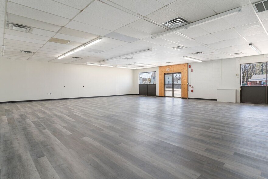 More Photos Of Post @ Post & Namcook Rds., North Kingstown Unknown For Lease