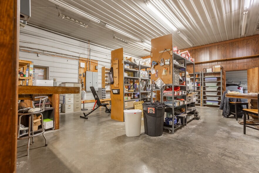 More Photos Of 3111 S Springfield Ave, Bolivar Auto Dealership For Sale