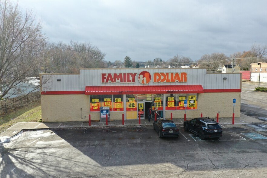 More Photos Of 801 Selma Rd, Springfield Freestanding For Sale