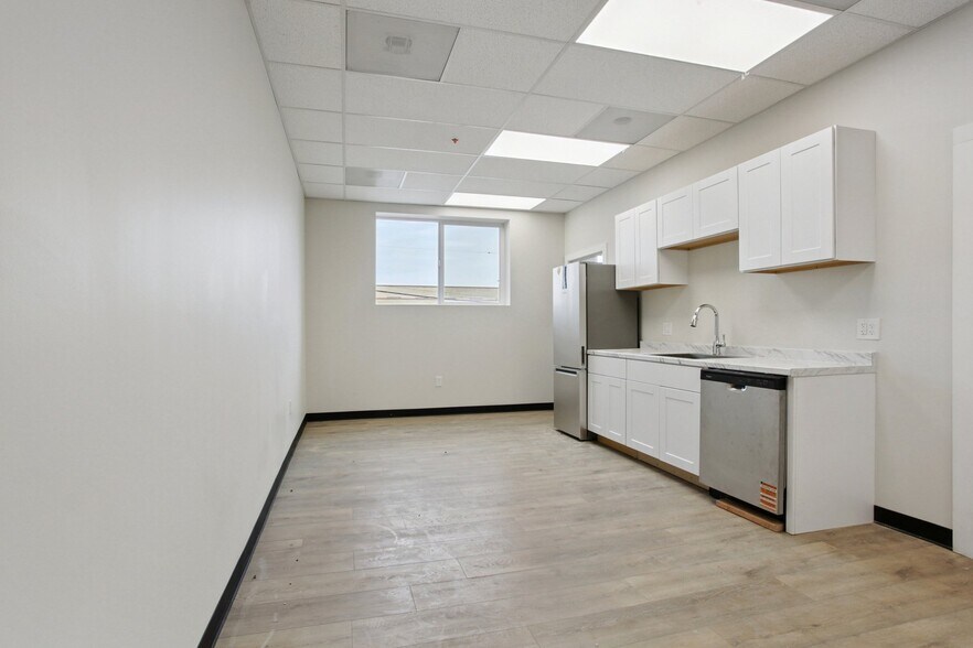 More Photos Of 3800-3900 E 48th Ave, Denver Warehouse For Sale