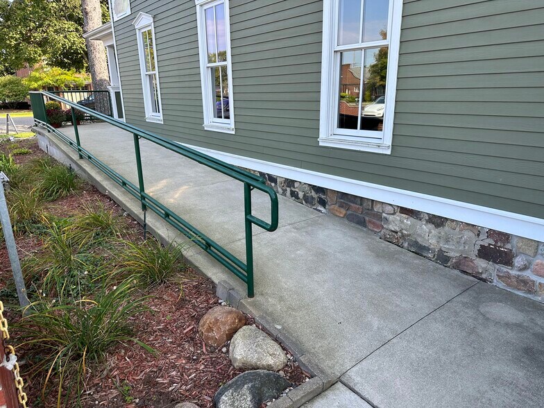 More Photos Of 209-211 Walnut Blvd, Rochester Medical For Lease