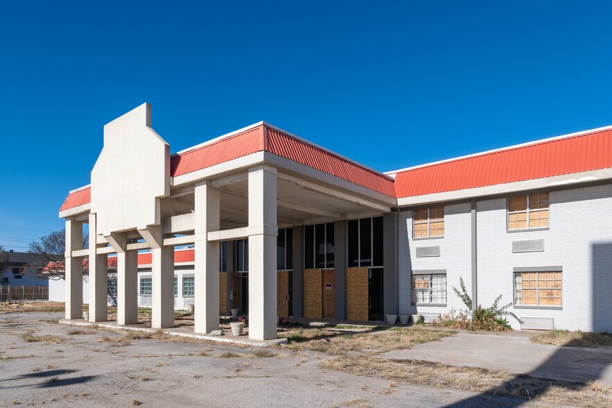 More Photos Of 2915 E Interstate 40, Amarillo Hotel For Sale