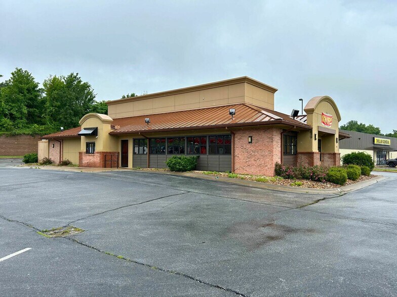 More Photos Of 648 S Neosho Blvd, Neosho Restaurant For Lease
