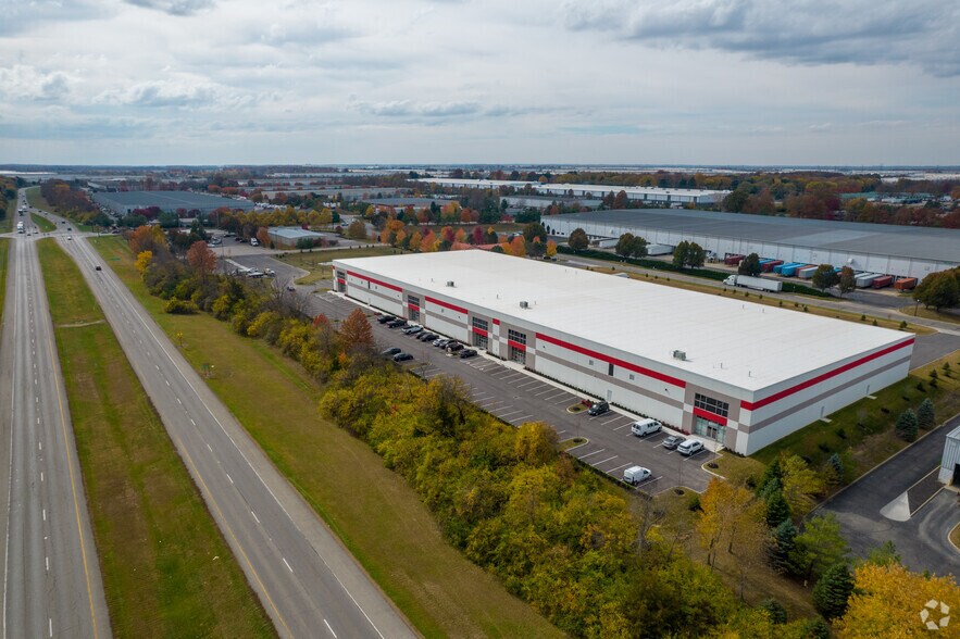 More Photos Of 5740 N Green Pointe Dr, Groveport Warehouse For Lease