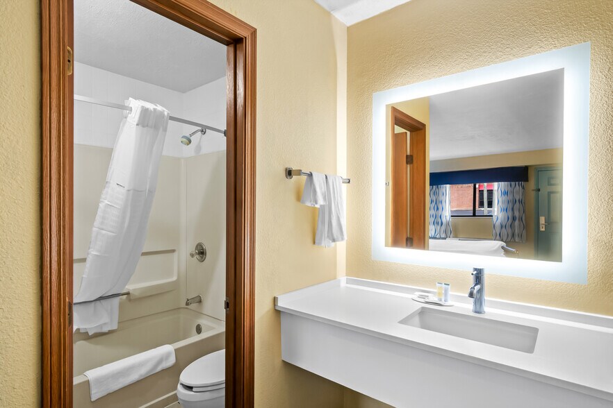 More Photos Of 1630 Richmond St, Mount Vernon Hotel For Sale