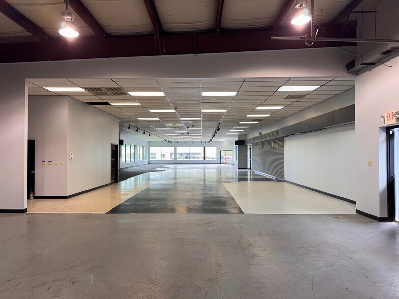 More Photos Of 2013 General Potter Hwy, Centre Hall Showroom For Sale