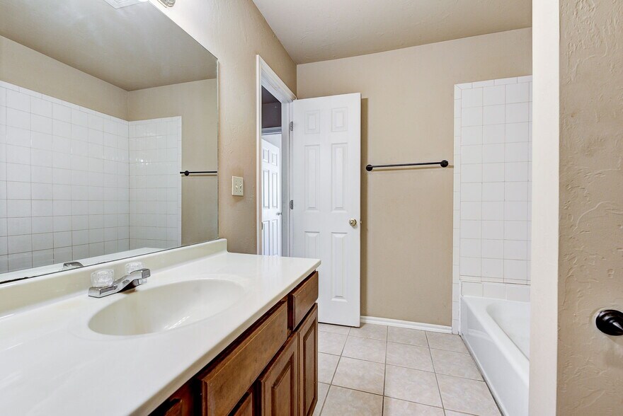 More Photos Of 713 S Locust St, Guthrie Apartments For Sale