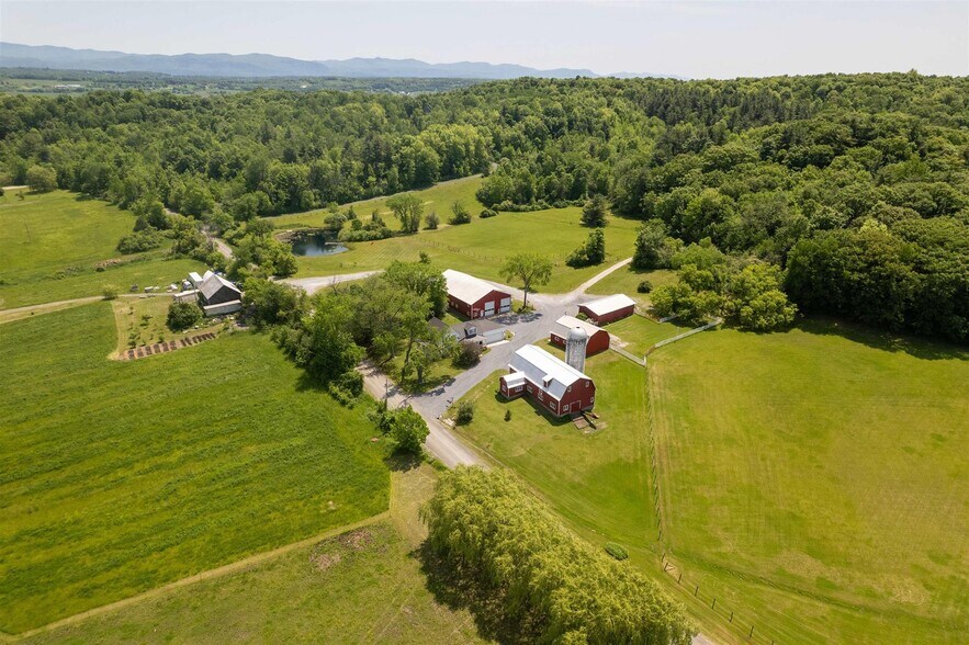 More Photos Of 640 Orchard Dr, Bridport Flex For Sale