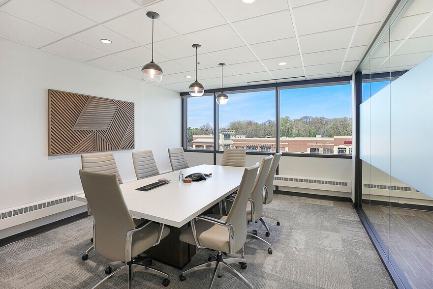 More Photos Of 13100 Wayzata Blvd, Minnetonka Office For Lease