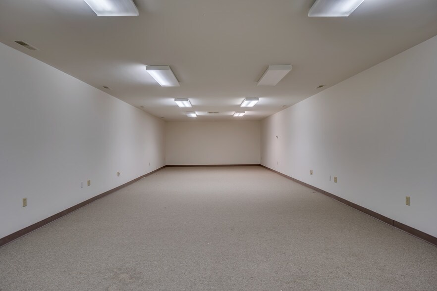 More Photos Of 2442 New Dorset Cir, Powhatan Office For Lease