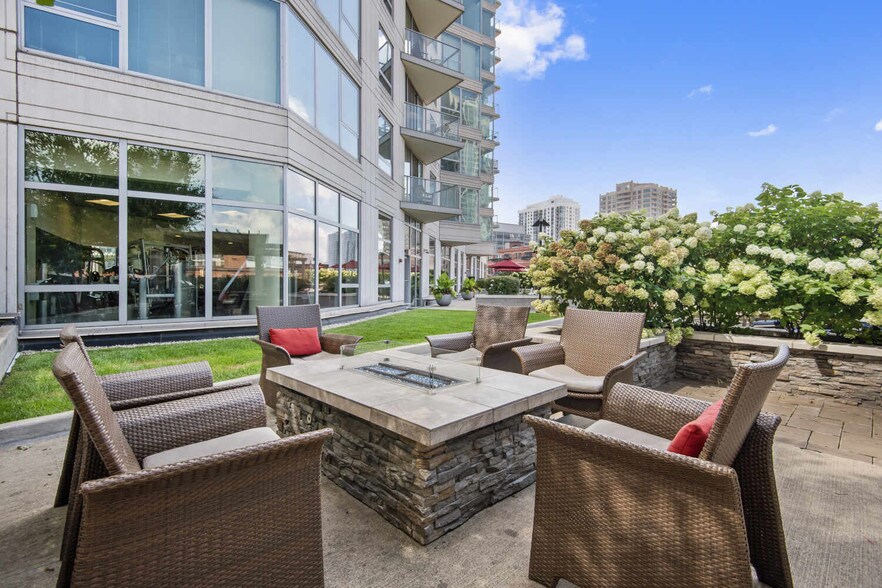More Photos Of 300 N Canal St, Chicago Apartments For Lease