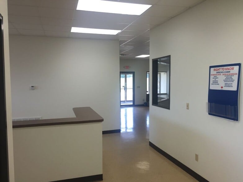 More Photos Of 3492 N US Highway 77, Giddings Warehouse For Lease