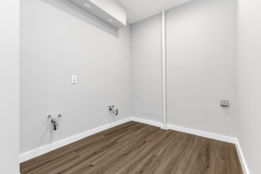 More Photos Of 122 W 20th St, New York Apartments For Lease