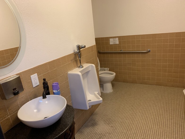 More Photos Of 9722 Laurel Canyon Blvd, Arleta Medical For Lease
