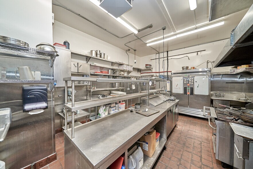 More Photos Of 1076-1080 S Fairfax Ave, Los Angeles Restaurant For Lease