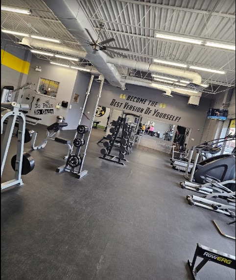More Photos Of 5730 W 79th St, Burbank Freestanding For Lease