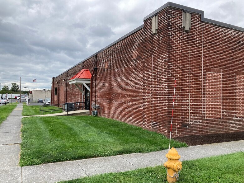 More Photos Of 2151 Greenwood St, Harrisburg Office For Sale