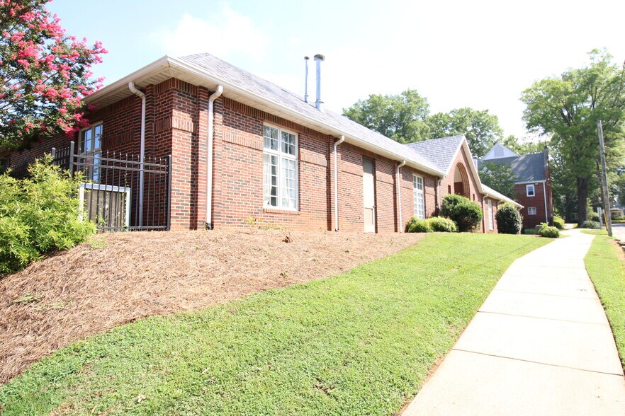 More Photos Of 50 Donnie Ave NW, Concord Specialty For Lease