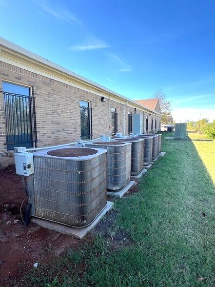 More Photos Of 4401-4405 NW 4th St, Oklahoma City Medical For Sale