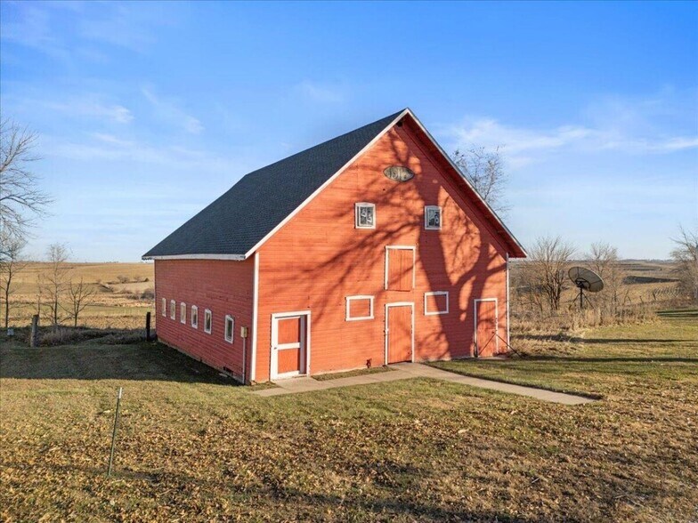 More Photos Of 21551 270th St, Mc Clelland Office For Sale