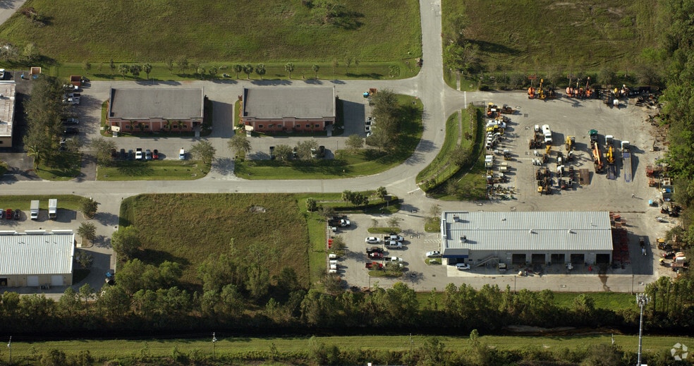 More Photos Of 6381 Corporate Park Cir, Fort Myers Research And Development For Lease