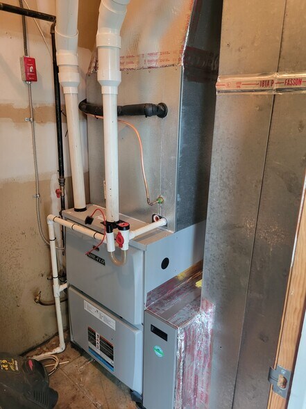 More Photos Of 1418 State Route 302, Middletown Freestanding For Sale