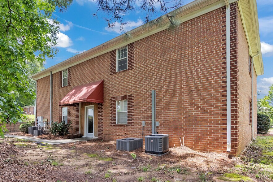 More Photos Of 170 Westwood Dr, Thomson Apartments For Sale