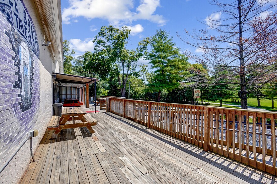 More Photos Of 3475 Mechanicsburg Rd, Springfield Bar For Sale