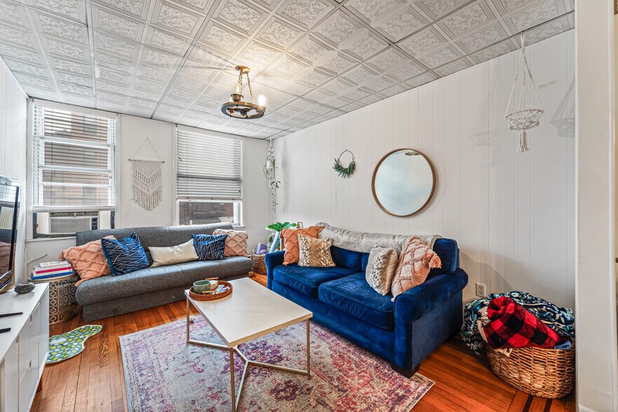 More Photos Of , Astoria General Retail For Sale