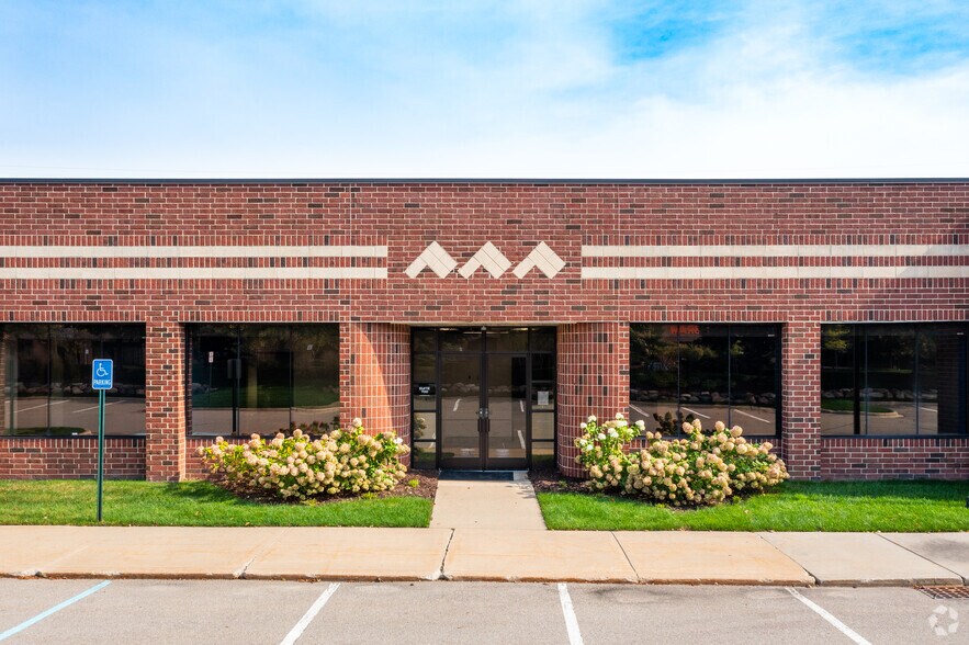 More Photos Of 28700 Cabot Dr, Novi Light Manufacturing For Lease