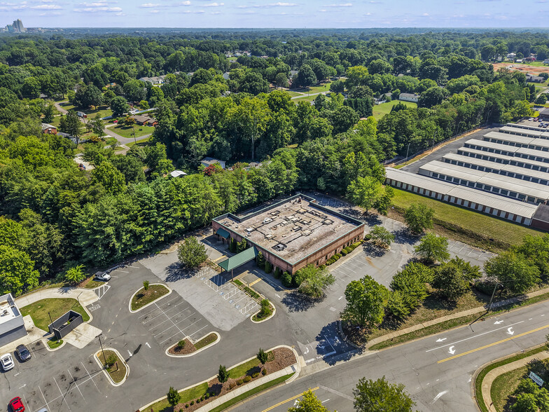 More Photos Of 3169 Peters Creek Pky, Winston-Salem Restaurant For Sale