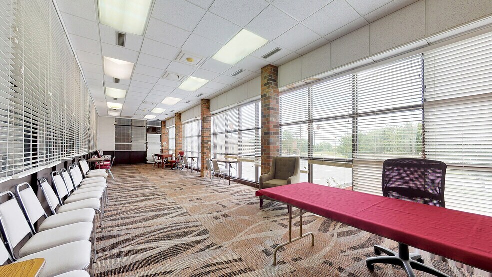 More Photos Of 6 Traders Cir, Normal Hotel For Sale