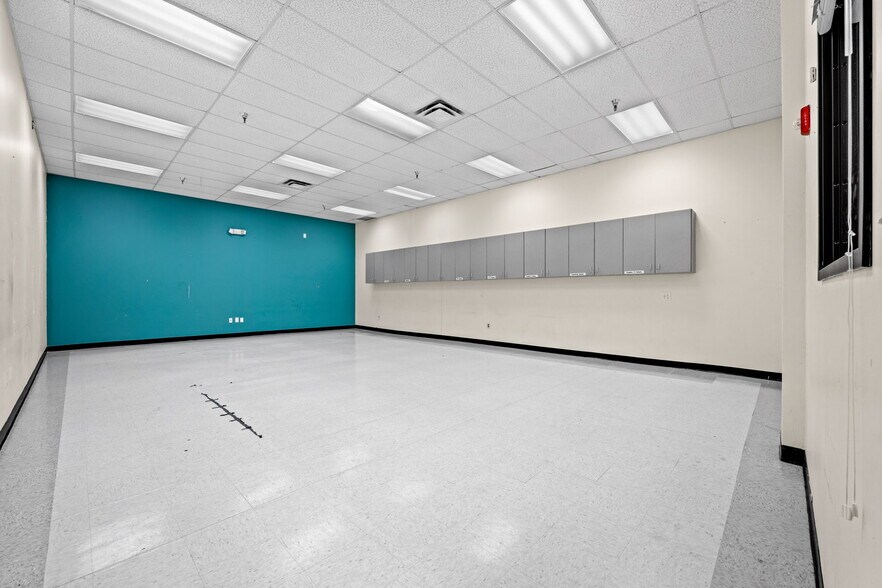 More Photos Of 1111 Digital Dr, Richardson Showroom For Sale