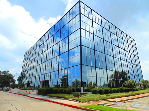 More Photos Of 2439 manhattan Blvd, Harvey Office For Lease