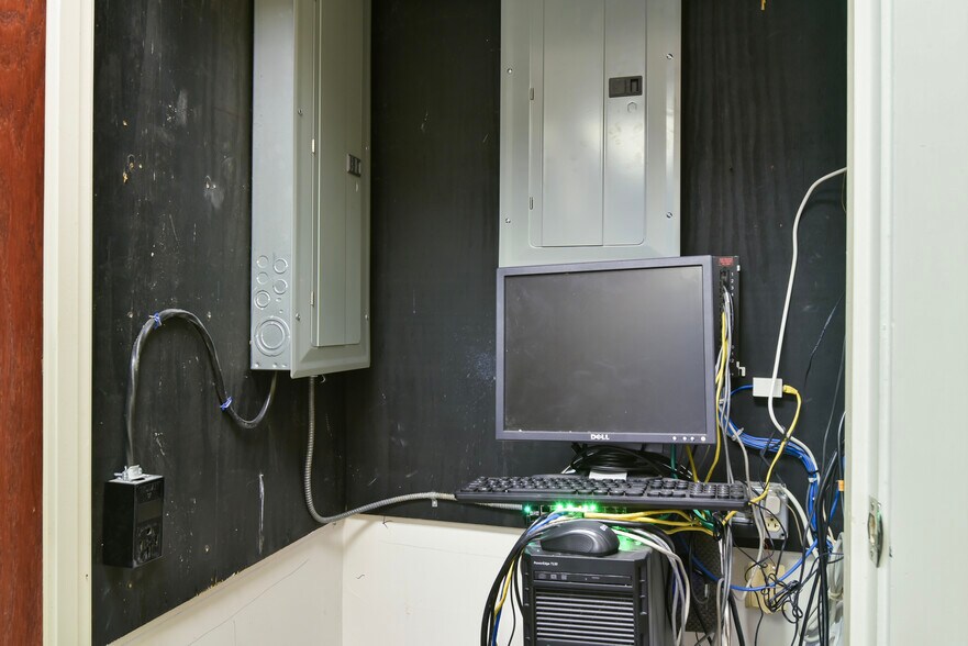 More Photos Of 845 N Main St, Providence Medical For Sale