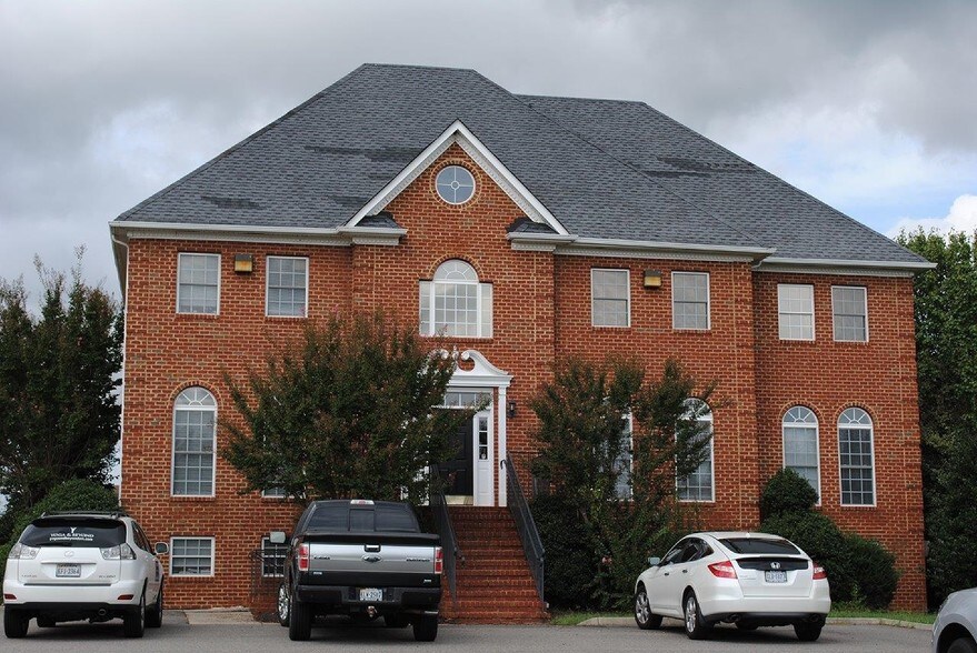 More Photos Of 1900 Manakin Rd, Manakin Sabot Office For Lease