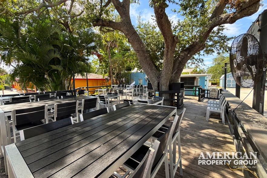 More Photos Of 470 W Dearborn St, Englewood Restaurant For Sale