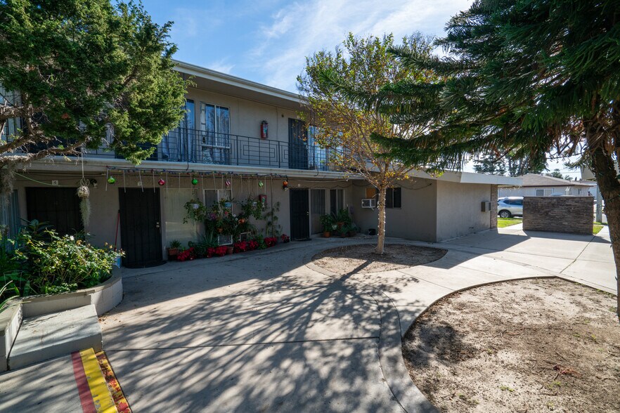 More Photos Of 2109 E Westport Dr, Anaheim Apartments For Sale