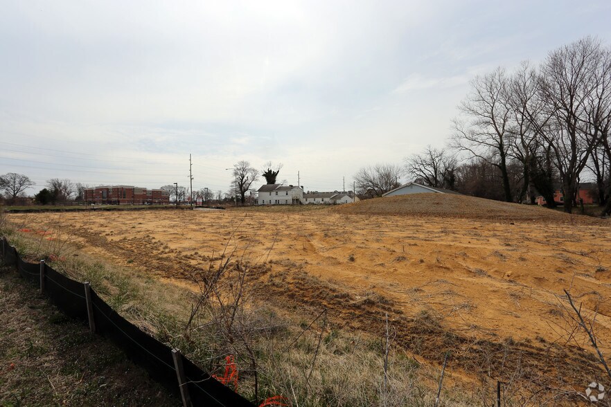 More Photos Of 655 W North St, Dover Office For Lease