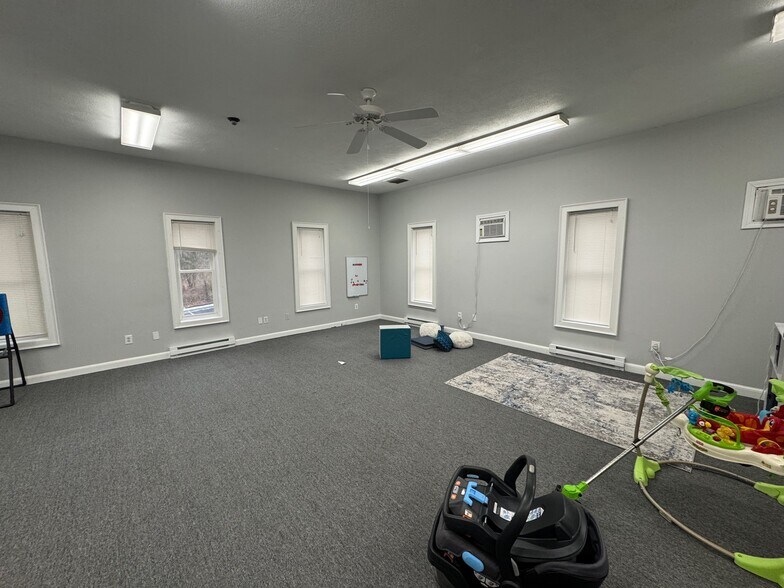 More Photos Of 6828 Post Rd, North Kingstown Office Residential For Lease