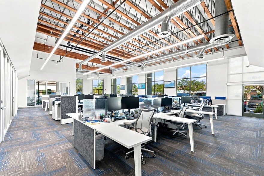 More Photos Of 815 Camarillo Springs Rd, Camarillo Office For Sale