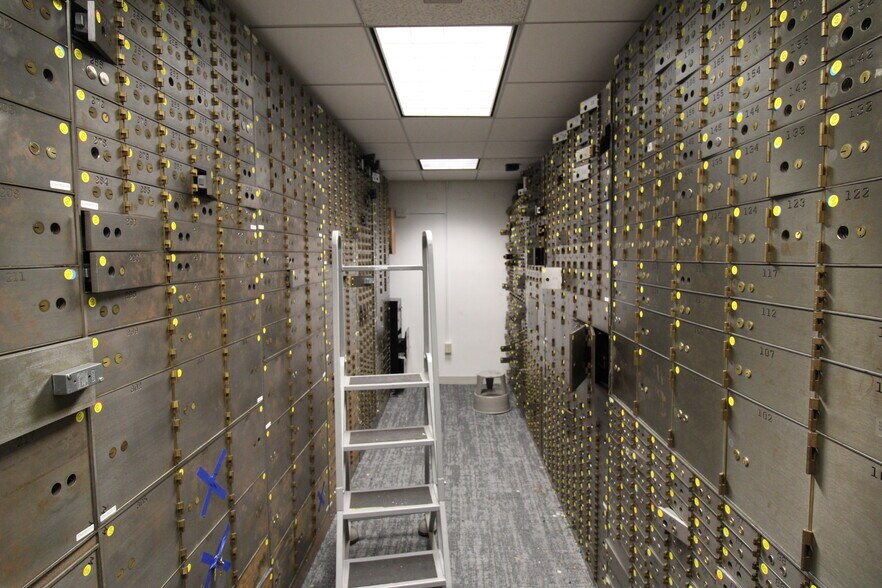 More Photos Of 50 Union St, Concord Bank For Lease