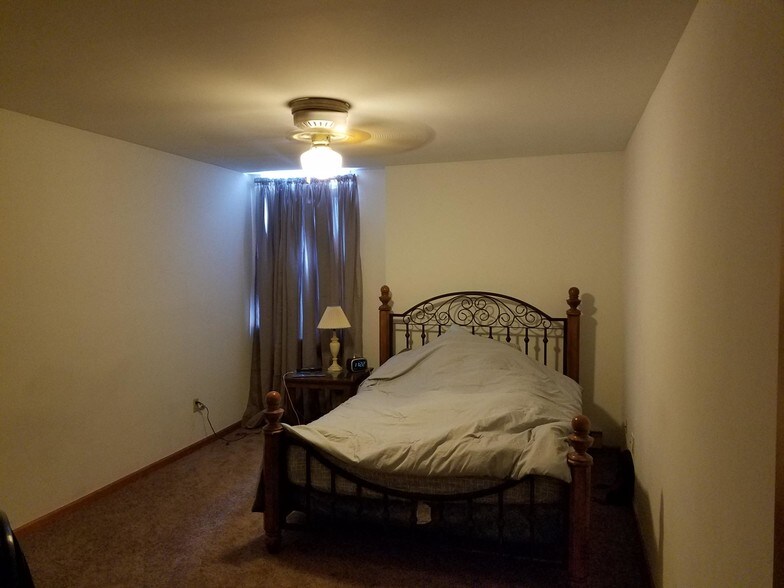 More Photos Of 19-27 N Main St, Woodstown Storefront Retail Residential For Lease